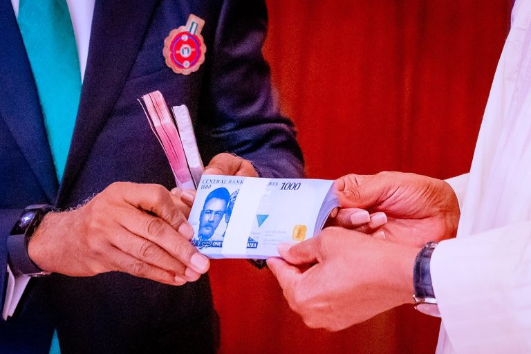 Nigeria: Buhari unveils newly redesigned Naira Notes (pictures)